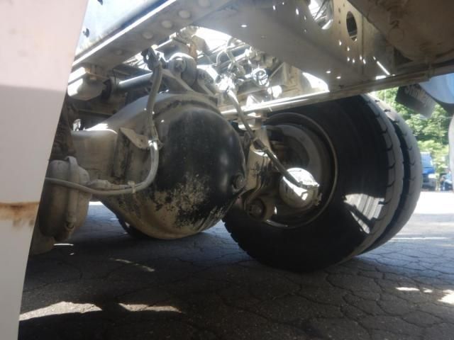 Nissan QUON 2014-04 7864751-29