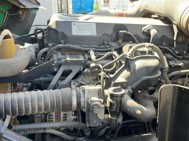 Nissan QUON 2015-03 7864744-16