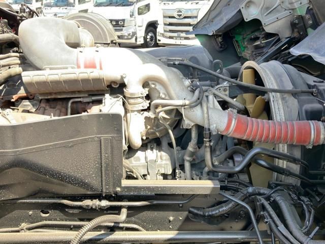 Nissan QUON 2015-03 7864744-17