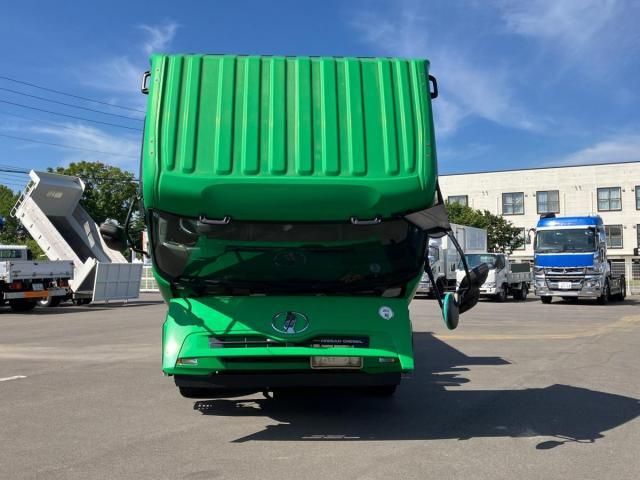 Nissan QUON 2015-03 7864744-23