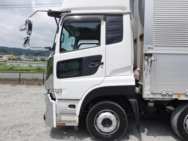 Nissan QUON 2019-09 7864748-15