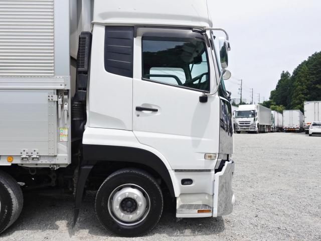 Nissan QUON 2019-09 7864748-6