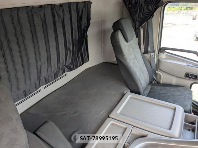 Nissan QUON 2019-04 7963389-9