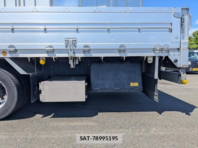Nissan QUON 2019-04 7963389-21