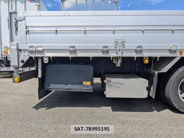 Nissan QUON 2019-04 7963389-26