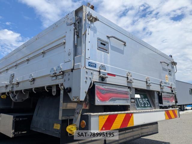 Nissan QUON 2019-04 7963389-5