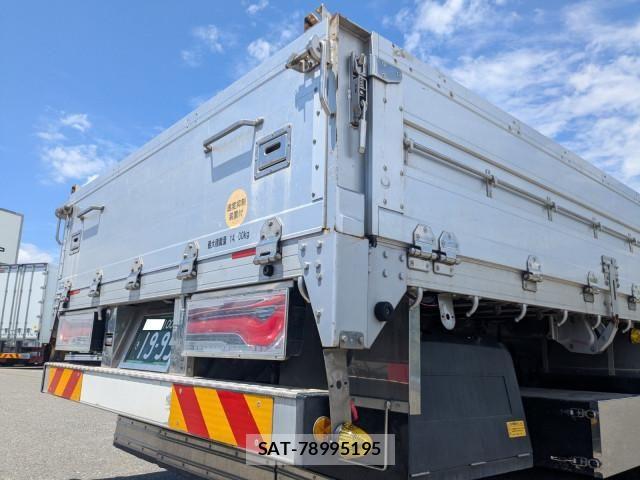 Nissan QUON 2019-04 7963389-6