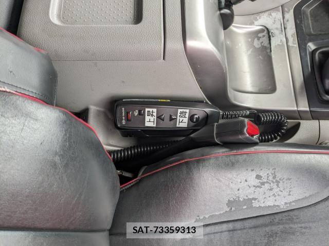 Nissan QUON 2019-06 7963390-11