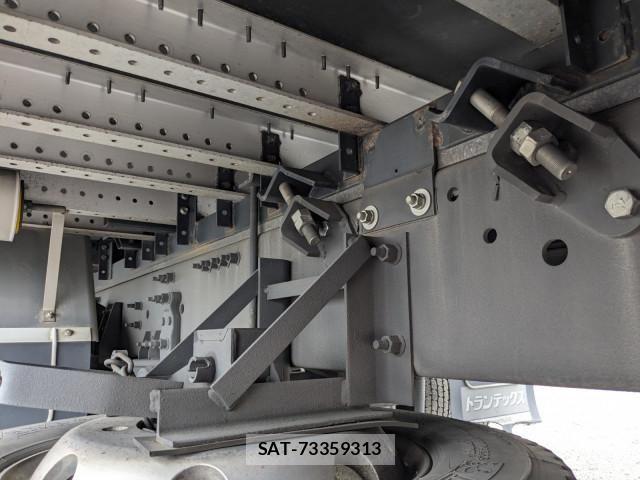 Nissan QUON 2019-06 7963390-13