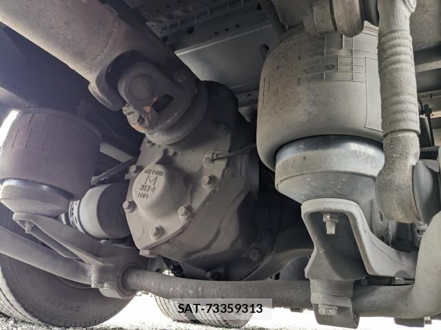 Nissan QUON 2019-06 7963390-16
