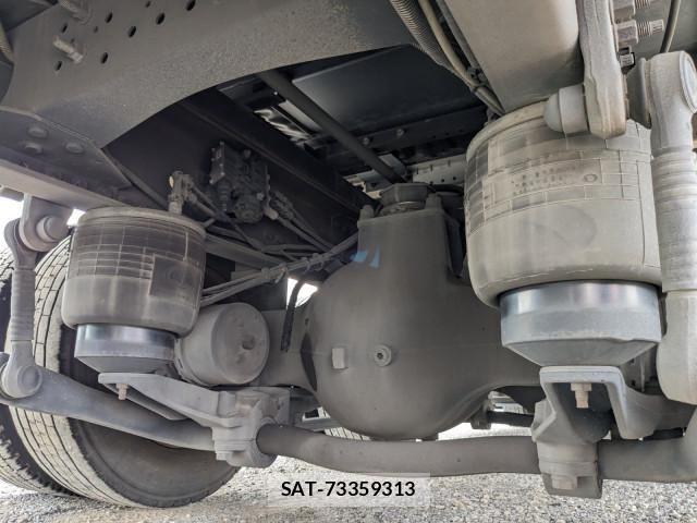 Nissan QUON 2019-06 7963390-17