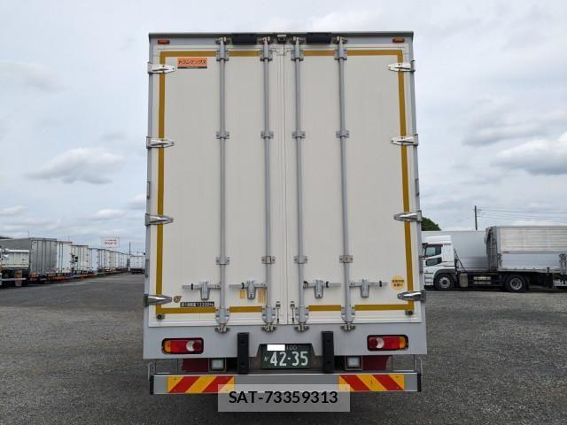 Nissan QUON 2019-06 7963390-4