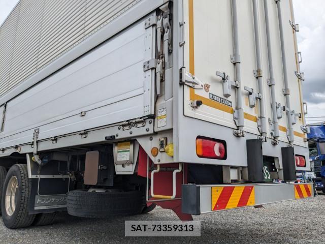 Nissan QUON 2019-06 7963390-6