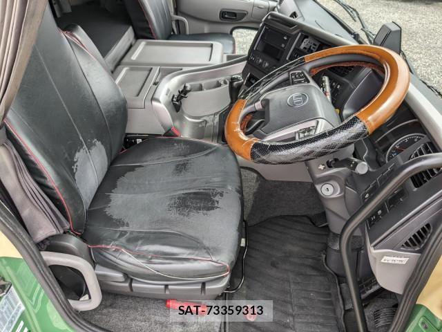 Nissan QUON 2019-06 7963390-8