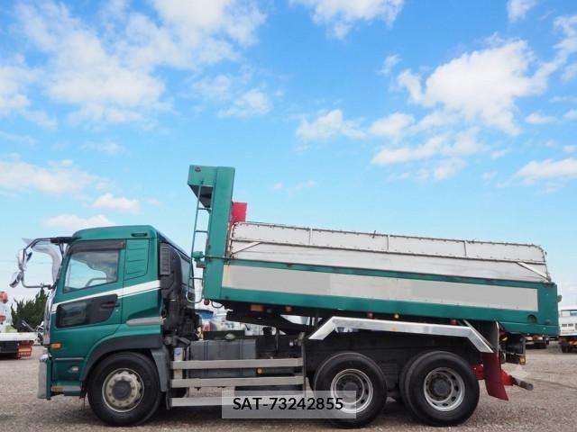 Nissan QUON 2013-06 7963401-1