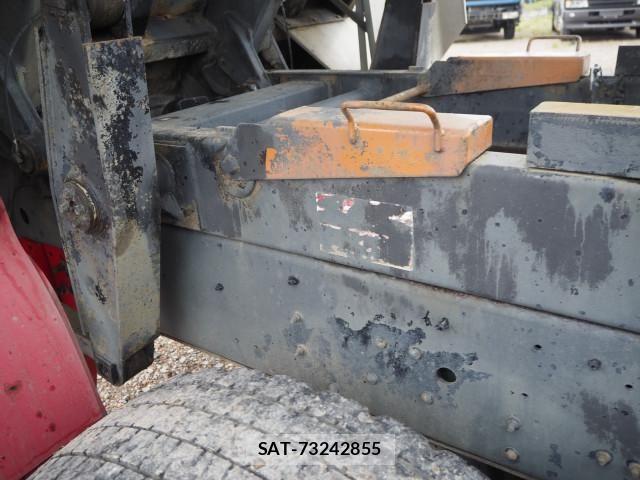 Nissan QUON 2013-06 7963401-19