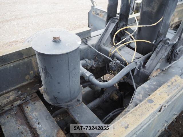 Nissan QUON 2013-06 7963401-21