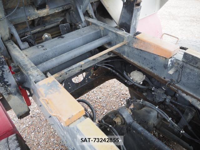 Nissan QUON 2013-06 7963401-22