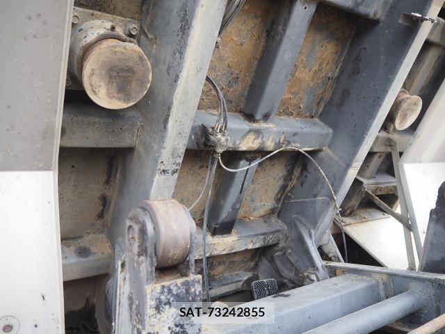 Nissan QUON 2013-06 7963401-24