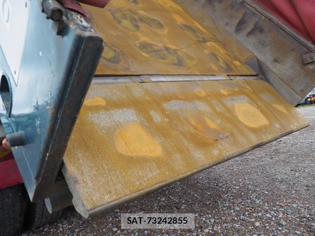 Nissan QUON 2013-06 7963401-26