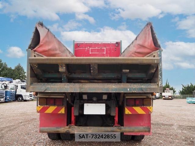 Nissan QUON 2013-06 7963401-3