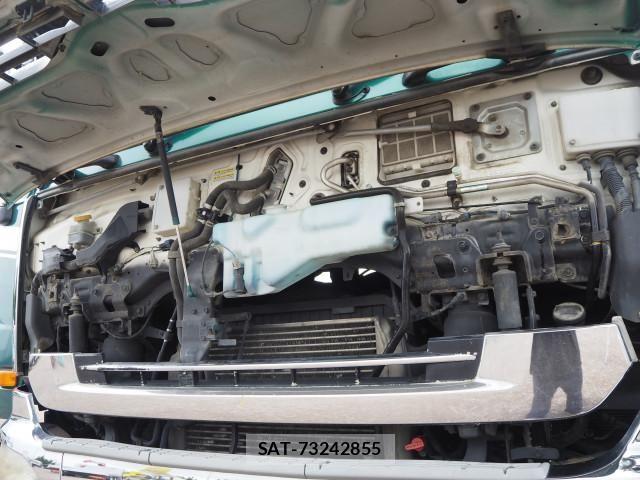 Nissan QUON 2013-06 7963401-8