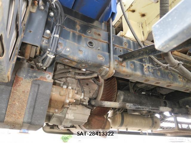 Nissan QUON 2016-12 7963391-17
