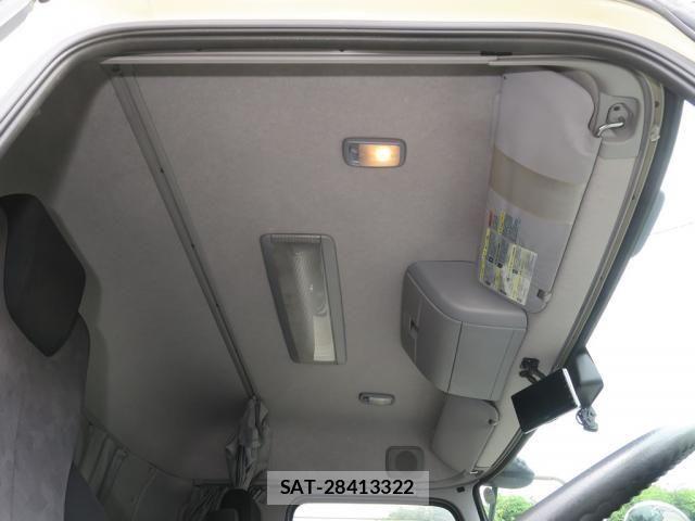 Nissan QUON 2016-12 7963391-21
