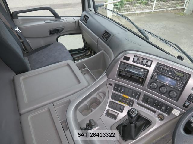 Nissan QUON 2016-12 7963391-23