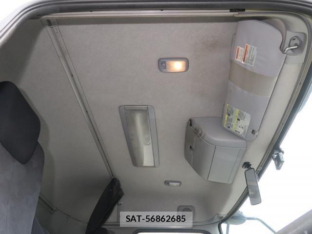 Nissan QUON 2018-08 7963400-18
