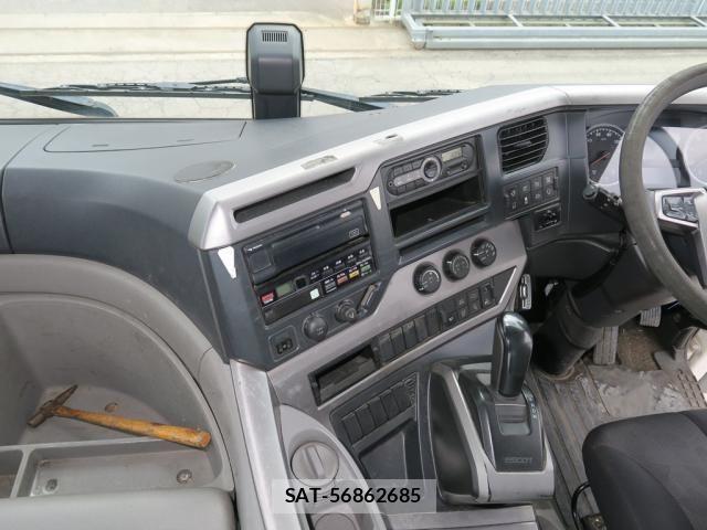 Nissan QUON 2018-08 7963400-21