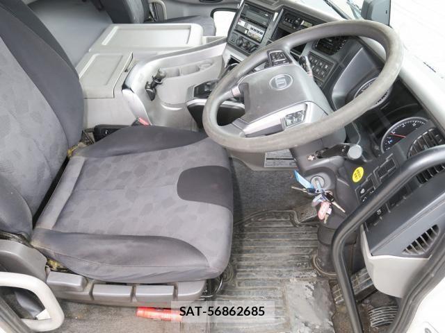 Nissan QUON 2018-08 7963400-22