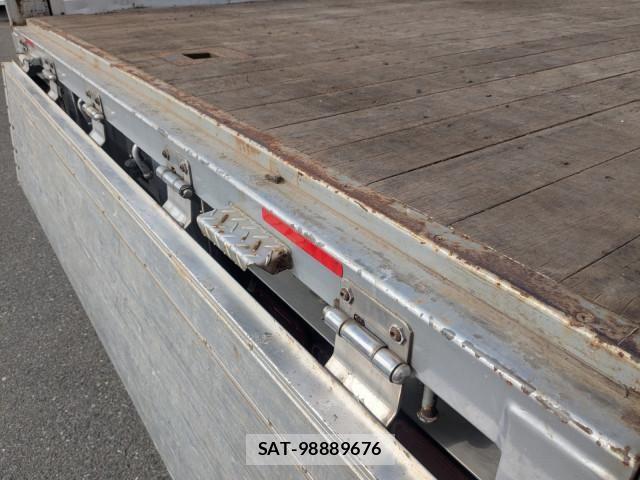 Nissan QUON 2017-12 7963402-9