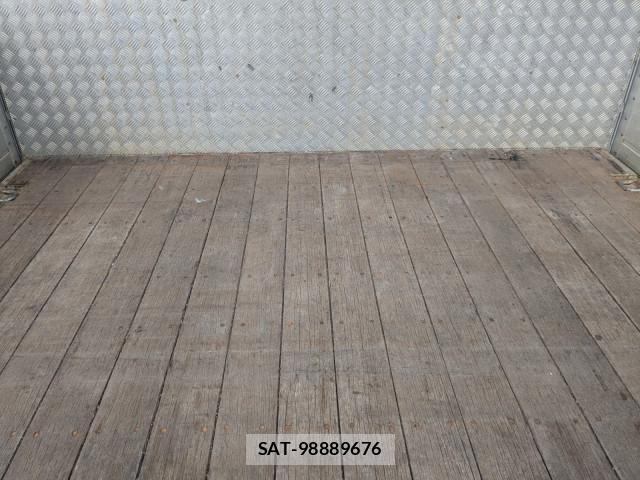 Nissan QUON 2017-12 7963402-13