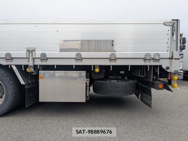 Nissan QUON 2017-12 7963402-16