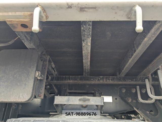 Nissan QUON 2017-12 7963402-17