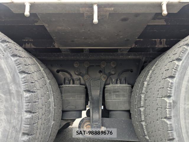 Nissan QUON 2017-12 7963402-18