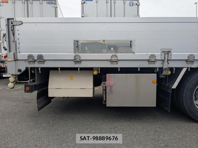 Nissan QUON 2017-12 7963402-21