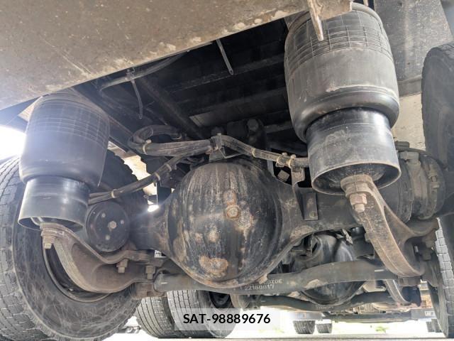 Nissan QUON 2017-12 7963402-23