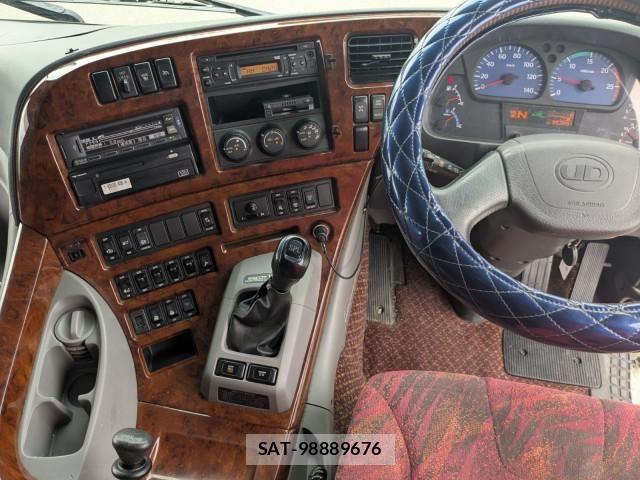 Nissan QUON 2017-12 7963402-26