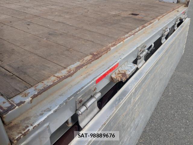 Nissan QUON 2017-12 7963402-8