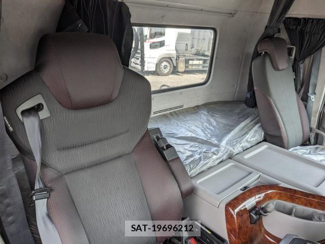 Nissan QUON 2024-10 7963388-10