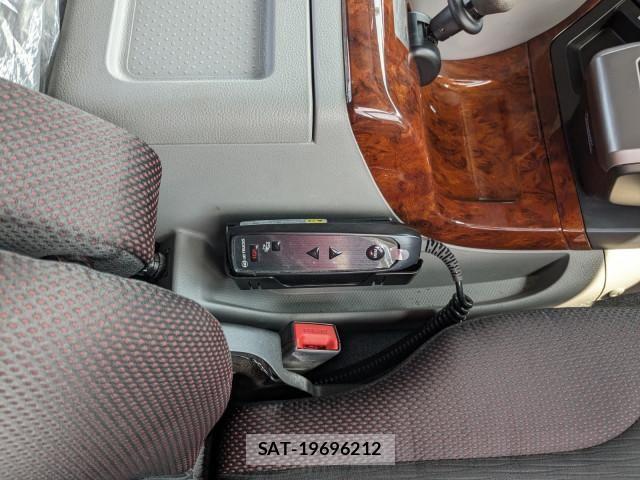 Nissan QUON 2024-10 7963388-11