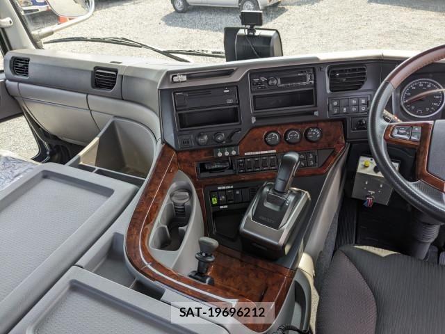 Nissan QUON 2024-10 7963388-12