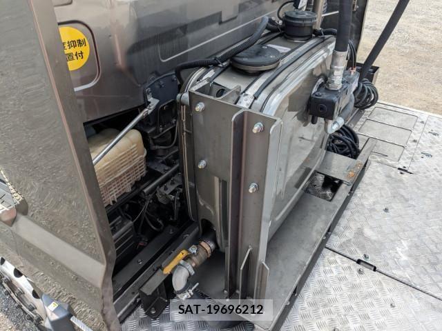 Nissan QUON 2024-10 7963388-17