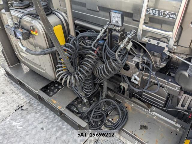 Nissan QUON 2024-10 7963388-18