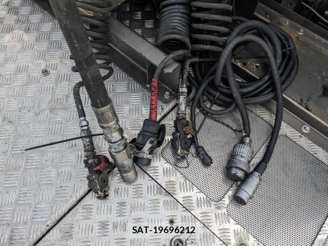 Nissan QUON 2024-10 7963388-19