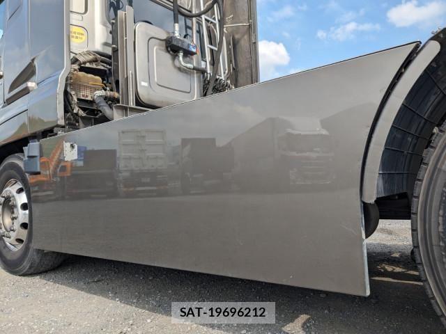 Nissan QUON 2024-10 7963388-22