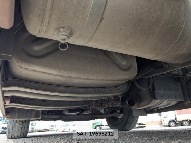 Nissan QUON 2024-10 7963388-23