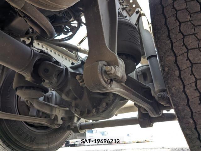 Nissan QUON 2024-10 7963388-24
